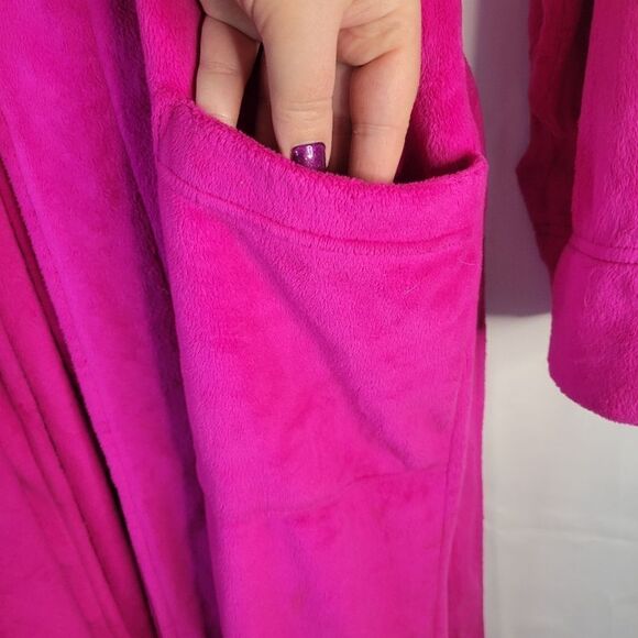 La Senza Fuschsia Plush Bathrobe - Picture 9 of 15
